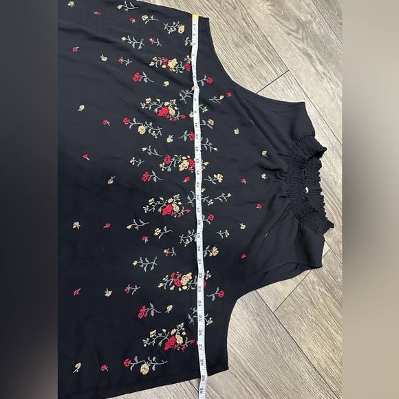 Chenault Black Blouse 3x ♥️ - Picture 4 of 11